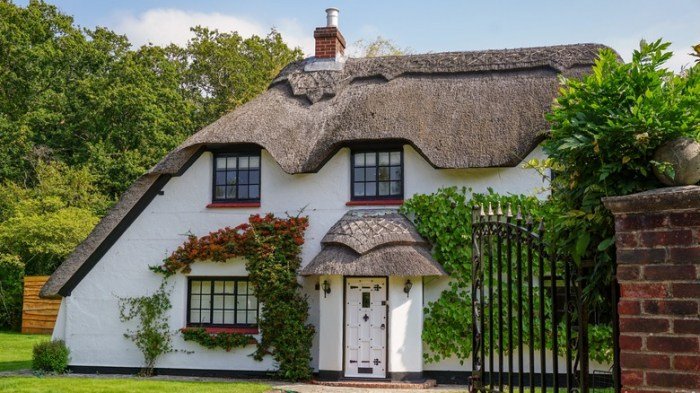 Small english cottage home design ideas