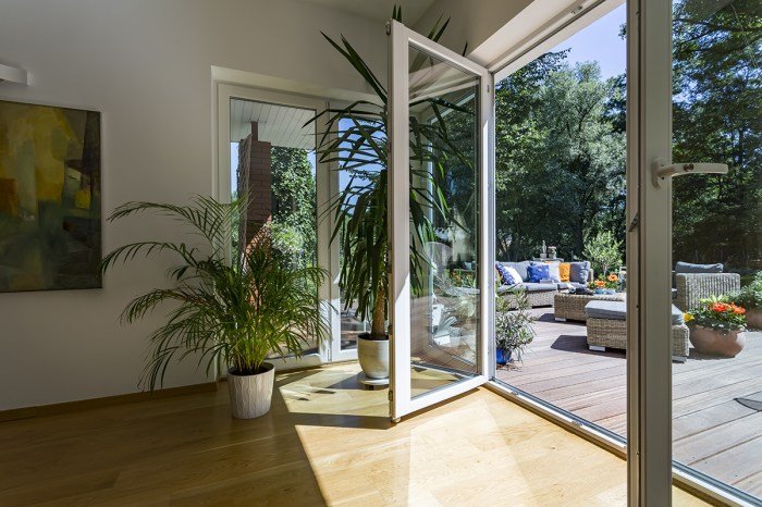 Holiday home designs emphasizing indoor-outdoor flow