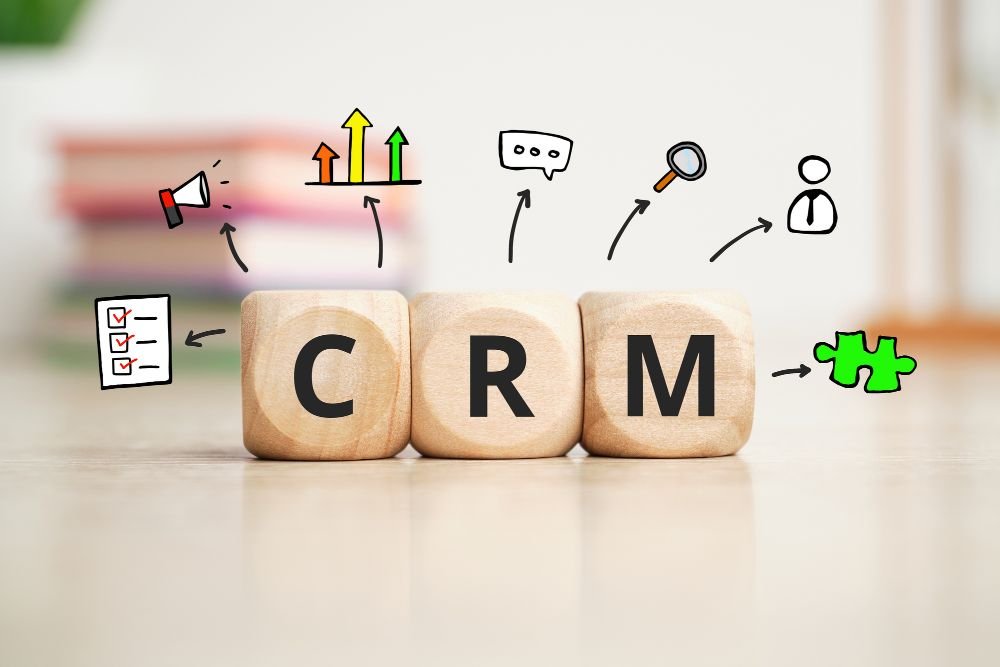 CRMとは?機能・メリットや選び方、活用のコツをわかりやすく解説 CRM for E-commerce: Reducing Churn & Driving Repeat Sales