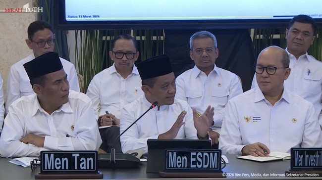 "Indonesian Energy Minister Bahlil Lahadalia announces return of two Singaporean oil tankers intercepted during critical supply period"